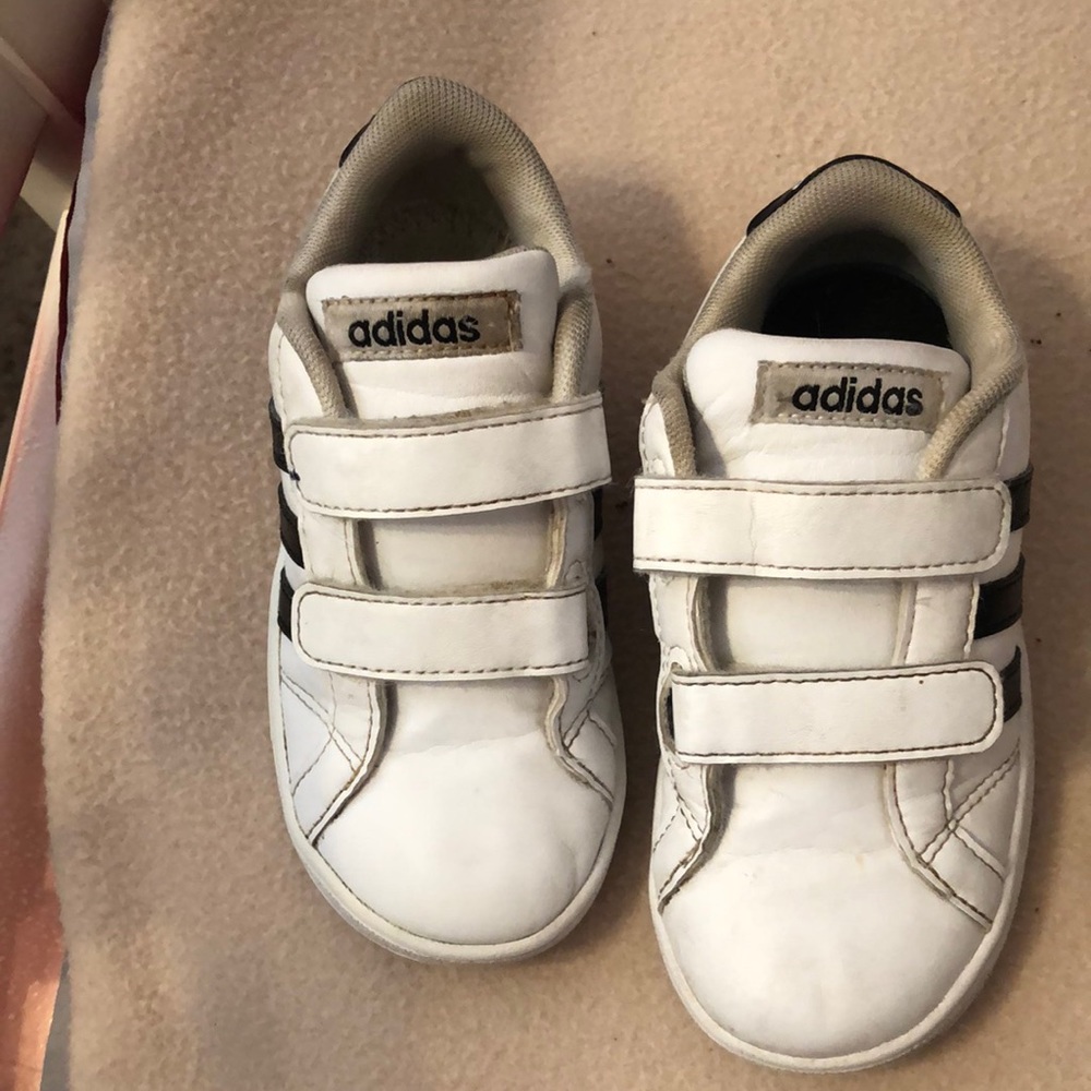 Adidas Unisex sneakers size 9K